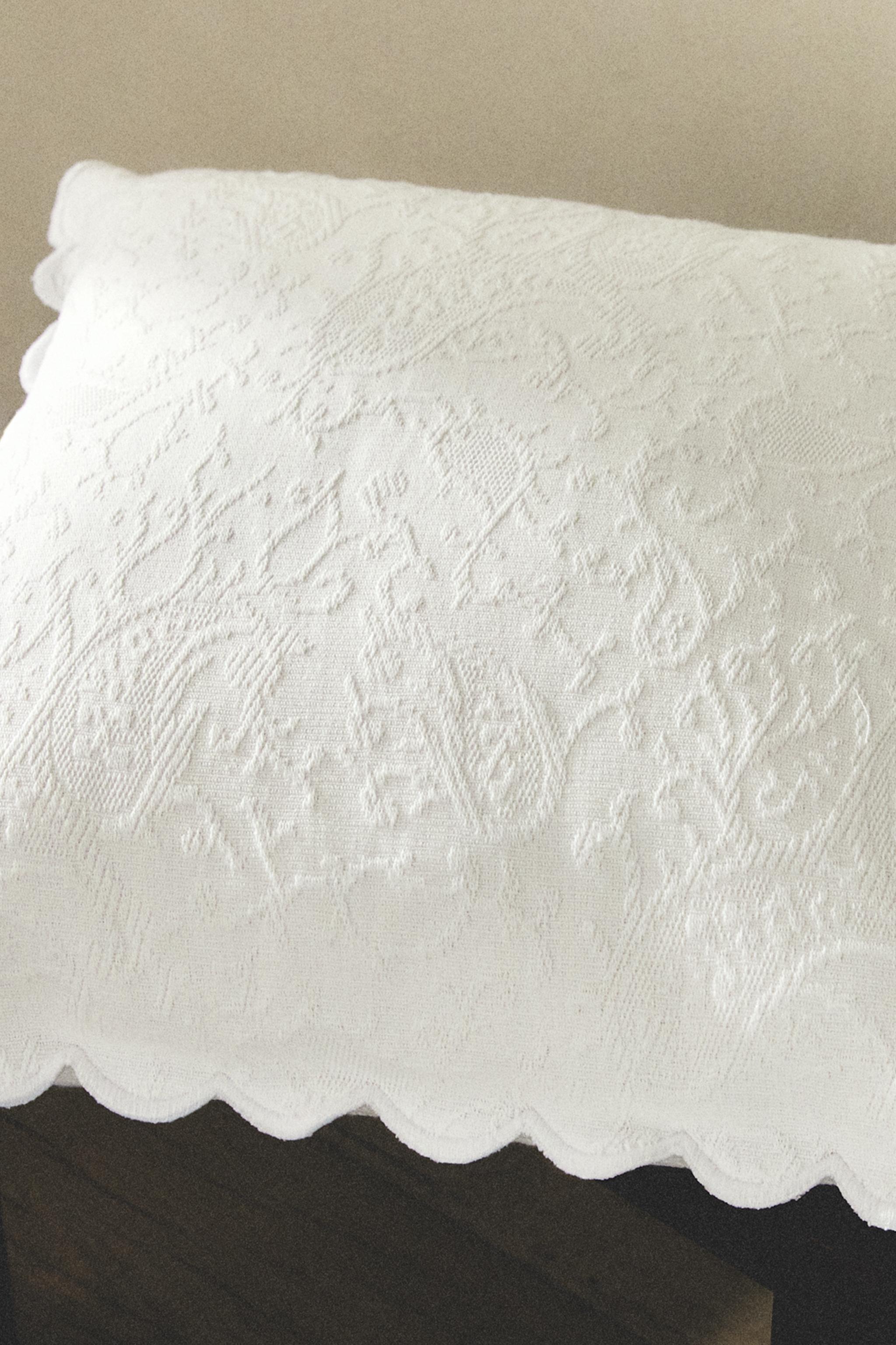 SCALLOPED FLOWER THROW PILLOW COVER